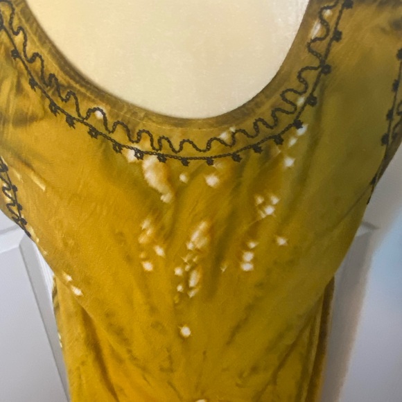 Beach Dress in browns, gold, cream and black. - Picture 8 of 8